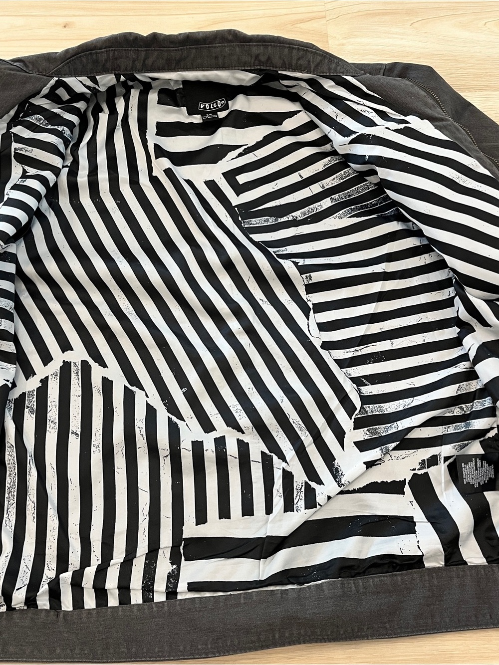 Volcom Work Jacket Size S - Picture 7 of 9